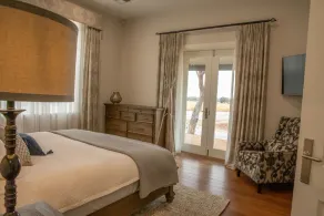 Fine Acres c 1890 Luxury Homestead - Vineyard Setting - Image 3