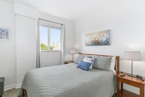 Stylish 2-Bedroom Apt, Free Parking, Walkable - Image 5