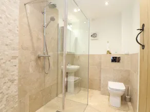 POL GLAS HALL, pet friendly, luxury holiday cottage in Mullion - Image 3
