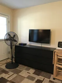 EFFICIENCY/ROOM with garage, kitchen bar and a separate entrance from the garage - Image 5