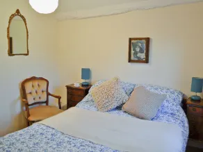2 bedroom accommodation in Hythe - Image 4