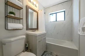 Gorgeous 3B/2B Private Heated Pool mins from the beach - Image 3