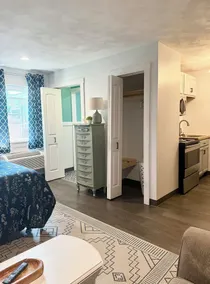 Adorable studio unit with full kitchen - Image 4