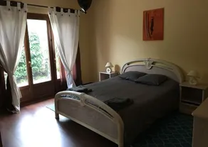 Villa with pool - Image 2