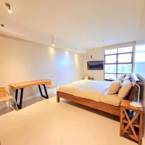 STAYLUXIA - MANILABAYVIEW - Luxury and Superior Suites with, Balcony -except Studios- Pool, Netflix & Gym- Housekeeping Available - - Image 4