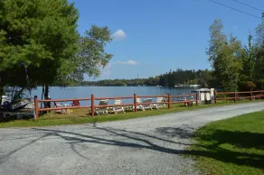 Charming Lakefront Cottages with private lake access. - Image 5
