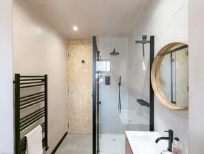 The Apartment - sleeps 4 guests  in 2 bedrooms - Image 3