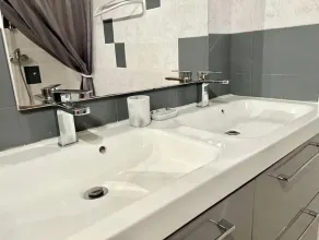 2 Bed apartment with private pool on the Dordogne River, restaurants 2 min walk. - Image 3