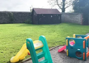 Pretty cottage sleeps 5 in country estate close to beaches with heated pools - Image 4