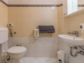Attractive Apartment in Banjole near Fratarski Otok Island - Image 2