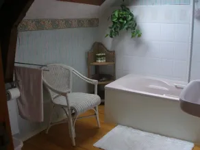 Riverside cottage in Medieval Josselin, great for sightseeing or relaxing - Image 2