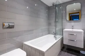 Modern, luxury and spacious - A great place for family and friends to relax! - Image 2