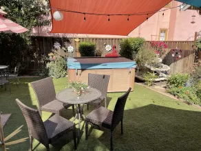 Willow Glen Hideaway - Charming Cottage with Hot Tub - Image 5