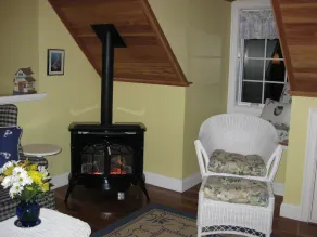 WALK TO ACADIA'S TRAILS, OCEAN FROM THIS QUIET, CHARMING CARRIAGE HOUSE - Image 2