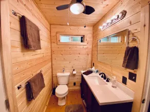 Majestic River Front Cabin (Gästehaus mit 2 Schlafzimmern) - Image 3