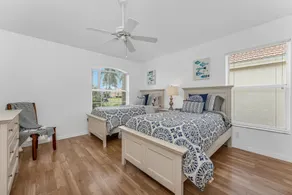 Villa Bellevue - Beautiful lakefront rental with pool with 3 bedroom & 2 bath - Image 5