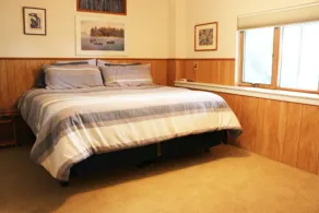 Log Cabin Lake House - Image 5