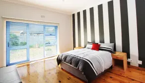 7 Rooms, 8 bathrooms and parking for 9 cars - Image 4