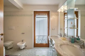 Ferienwohnung \"Villa Fiore\" mit Bergblick, 2 privaten Terrassen und WLAN - Image 2