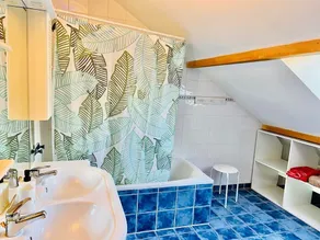 Joli triplex avec jardin et vue - Image 4