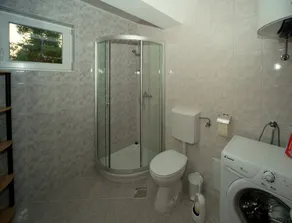 Seaside villa with 1700 m2 of private garden - Image 2