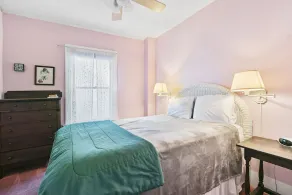 216WA: Budget-friendly Apartment in Victorian Triplex, 2 Blocks to the Beach + W - Image 5