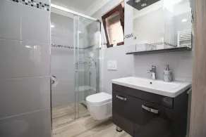 Villa with private pool - Image 3
