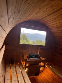 Barrel sauna, two plug-play hot tubs ,pool table Mt View private trail to river - Image 2