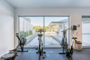Oceanus oasis at Bokarina Beach -stunning modern coastal apartment - Image 5