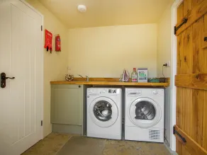 4 bedroom accommodation in Woodgreen, near Fordingbridge - Image 2