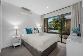 StayCentral - Northcote Townhouse with Study - Image 5
