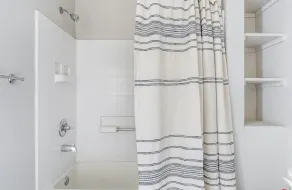 Stylish 1 bed 1 bath apartment- 10 mins from the bay - Image 5