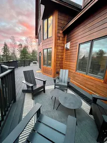 RETREAT TO A SECLUDED, SERENE MOUNTAIN LODGE - Image 4