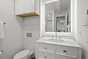 3 Bed/3 Bath In Town Aspen Luxury King & 2 Queen Bed W/D AC Parking Balcony Wifi - Image 4