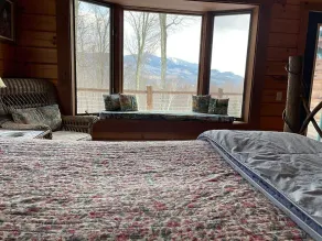 Panoramic Mountain Views From This Private Mountain Cabin. - Image 3
