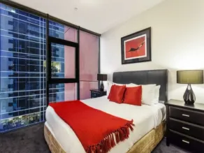 Lovely waterfront condo with swimming pool and gym in the heart of Docklands - Image 5