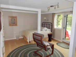 Beautifully appointed lake-view cottage with dock access - Image 4