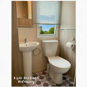 Comfortable 3-Bed Caravan - Combe Haven - Image 4