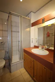Beautiful air-conditioned corner villa, sleeps 5, in a secure residence with swimming pool, 400... - Image 3