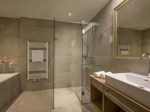 Family Suite \"Seeberg\" breakfast (up to 3 nights) - Hotel Karlwirt - Image 4