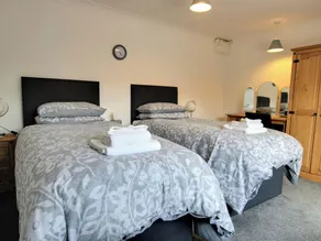 A family friendly or couples base to explore the local sights and attractions. - Image 4