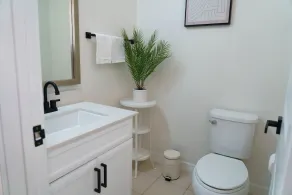 Modern Designer Home w/ King Bed - 30 minutes to all the theme parks! - Image 2