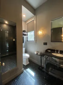 Newly Renovated Designer 3-BR / 2-BTH Carriage House in Athens! - Image 4