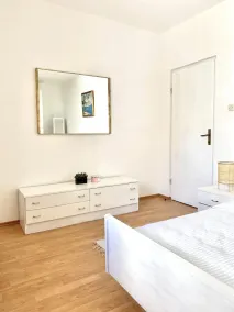 Spacious 2-Bed Apartment in Cavtat - Image 4