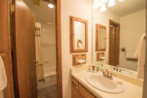 Rustic-Contemporary 3Br With Great Views Condo - Image 4