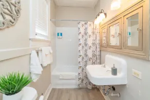 Cloverdale Large Group Duplex • 6BR • Sleeps 14 - Image 2