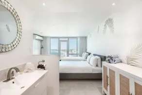 La Costal | Beachfront Studio Apt w/ Ocean View - Image 5