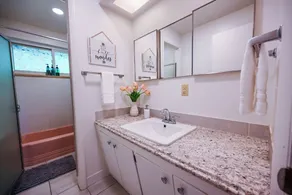 Spacious & Quiet Home Near DeKoevend Park - Image 4