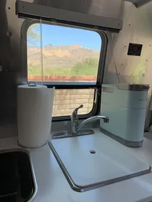 Airstream in Desert Oasis w/ HOT TUB - Image 4