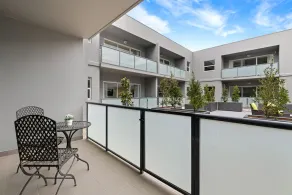 Modern and Spacious Three  Bedroom Apartment - Image 5